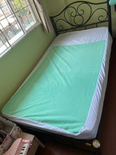 โหลดรูปภาพลงในเครื่องมือใช้ดูของ Gallery ผ้าปูรัดมุมคลุมเตียงชนิดซับได้ ผ้าปูคลุมเตียงรัดมุมกันน้ำซับฉี่ได้ซักได้ 3.5ฟุต อย่าปล่อยให้นอนฉี่กัดผิวนานๆ