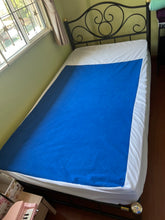 โหลดรูปภาพลงในเครื่องมือใช้ดูของ Gallery ผ้าปูรัดมุมคลุมเตียงชนิดซับได้ ผ้าปูคลุมเตียงรัดมุมกันน้ำซับฉี่ได้ซักได้ 3.5ฟุต อย่าปล่อยให้นอนฉี่กัดผิวนานๆ